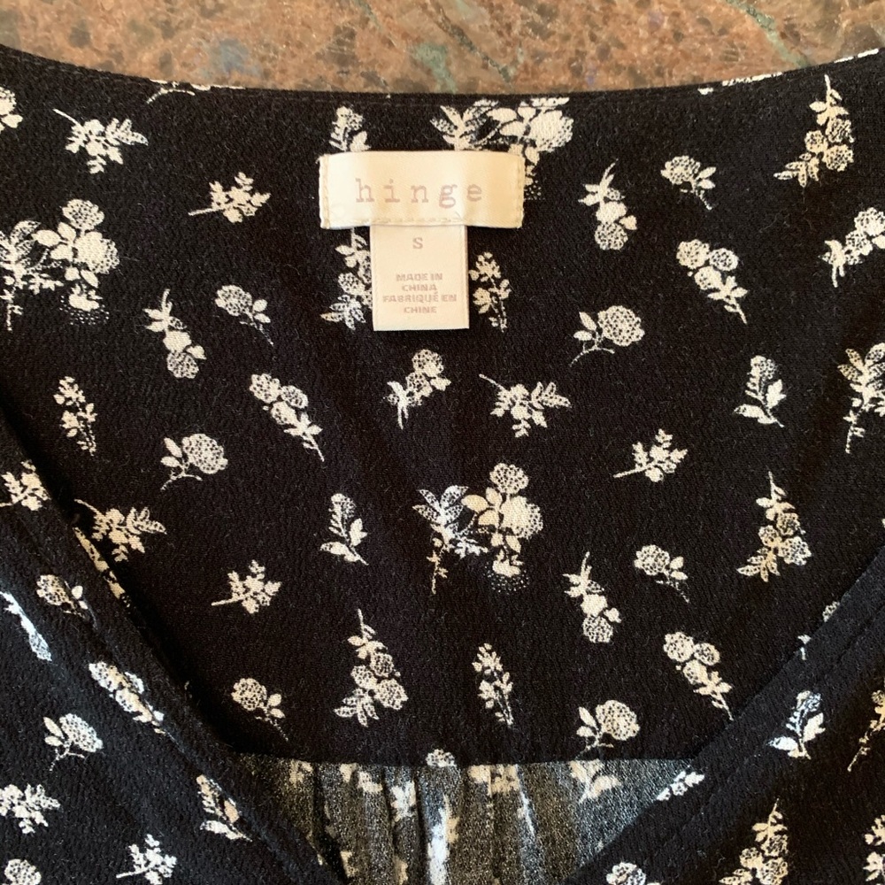 Nordstrom Hinge Black & White floral Blouse Small - Picture 7 of 8
